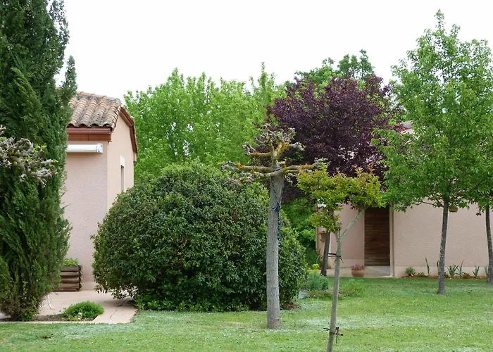 Oda ve Kahvaltı La Aux Oiseaux 3*