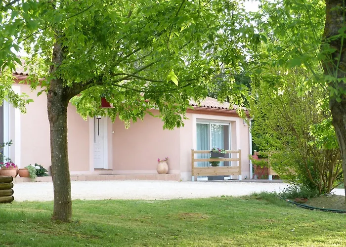 La Aux Oiseaux Bed & Breakfast 3*