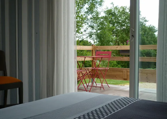 La Aux Oiseaux Bed & Breakfast 3*